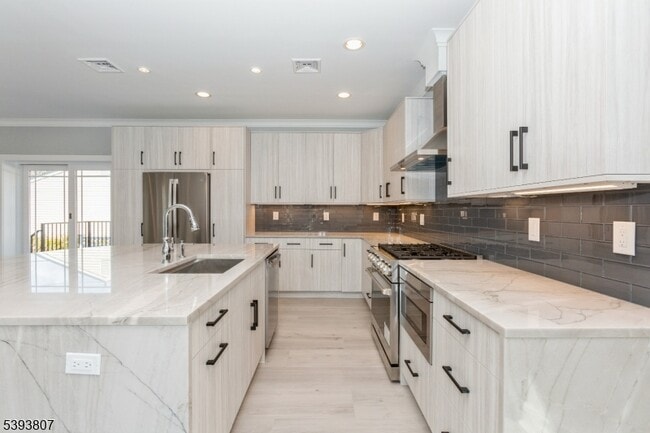 Building Photo - 8 Gregory Rd