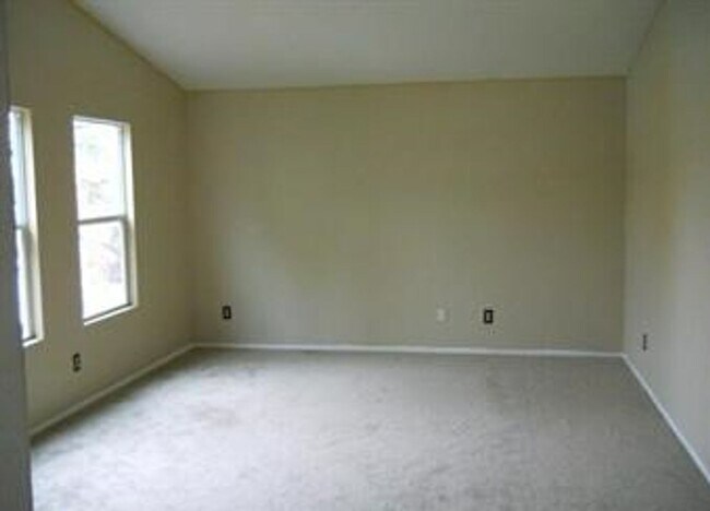 Building Photo - 650 Laxford Rd