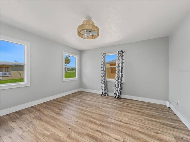 Building Photo - 125 Lake Roy Dr