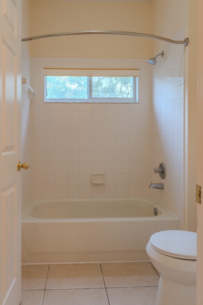 Building Photo - Spacious 5BR Home in Falcon Trace | 3-Car Garage | Screened Patio | Resort-Style Amenities Rent: ...