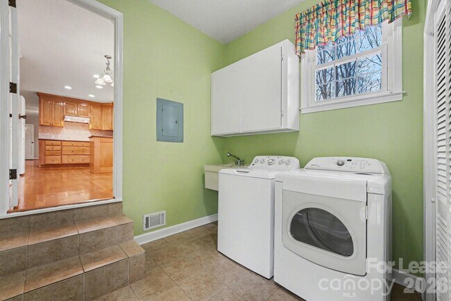 Building Photo - 11002 Harrisburg Rd