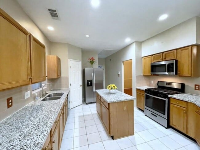 Building Photo - 834 Featherbrook Ct