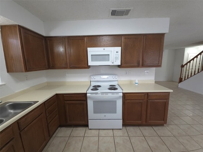 Building Photo - 7126 Deer Creek Ct