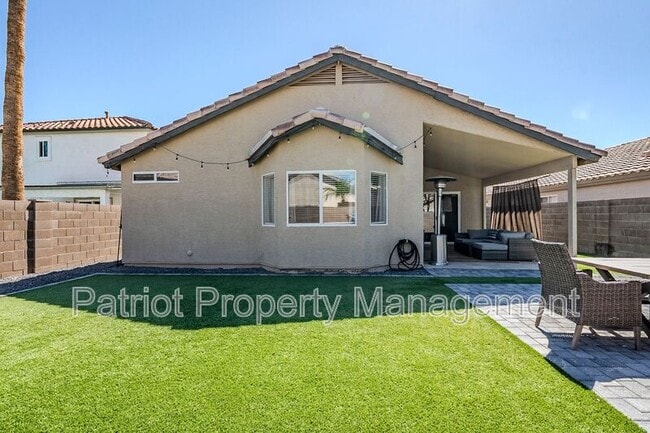 Building Photo - 2530 E Camellia Dr