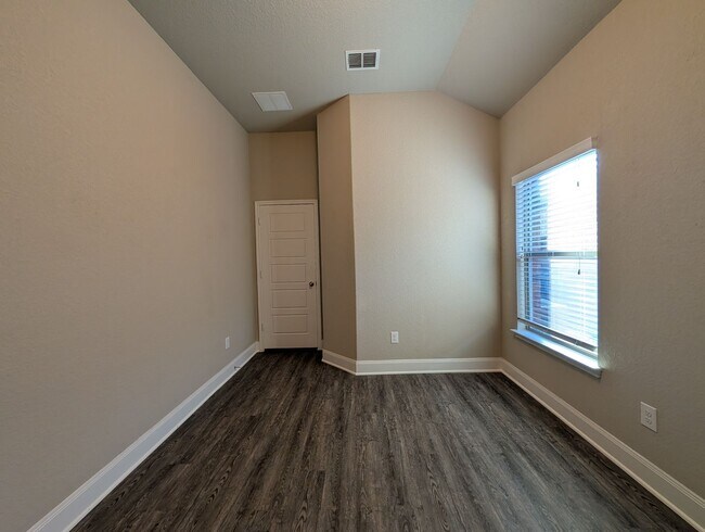 Building Photo - 1209 Old FM 306