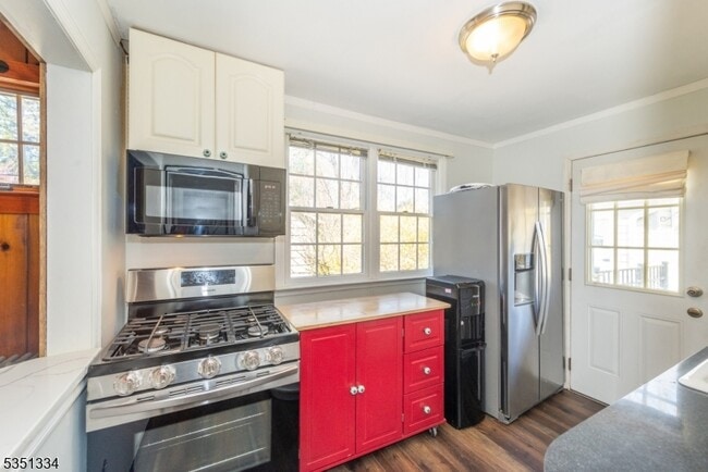 Building Photo - 53 Laurel Dr