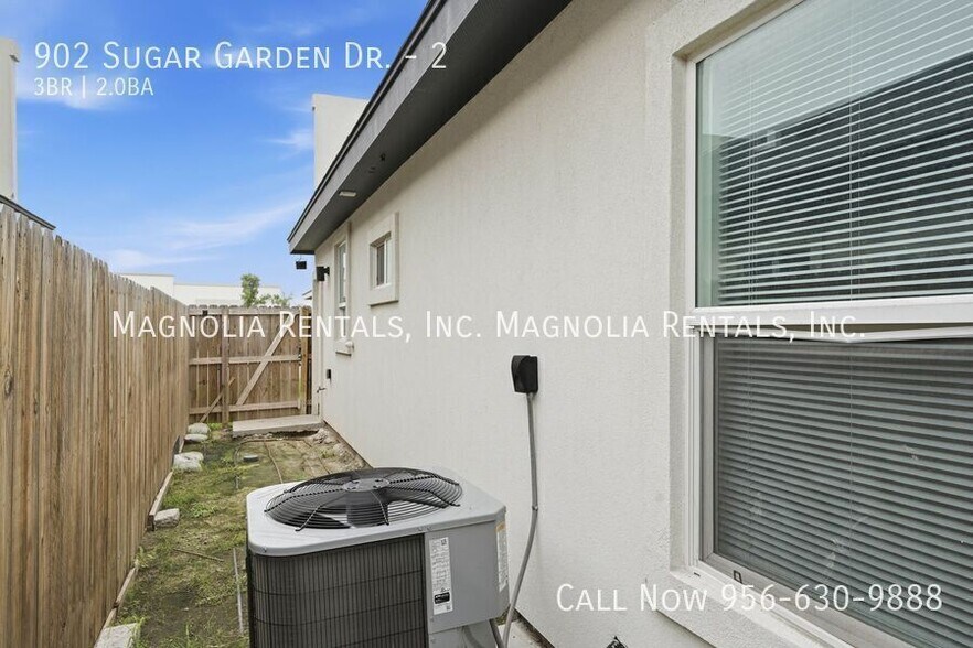 Building Photo - 902 Sugar Gdn Dr