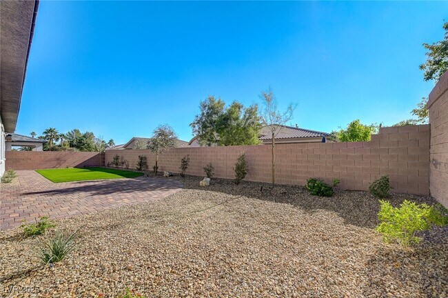 Building Photo - 555 Jerry Bird Ct