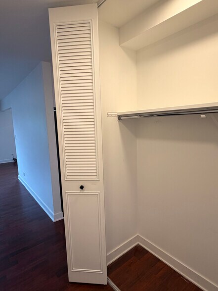 Building Photo - 2600 Brookwood Way Dr