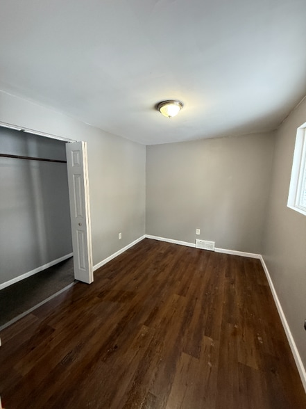 Building Photo - 11491 Dodge Ave