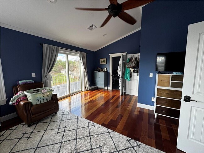 Building Photo - 73 Dye Hill Rd