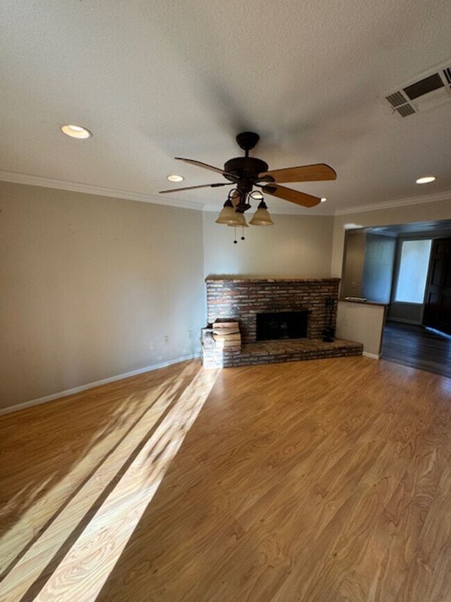 Building Photo - Beautiful Home in the Heart of Hemet