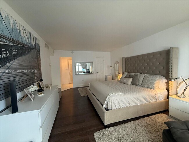 Building Photo - 5555 Collins Ave