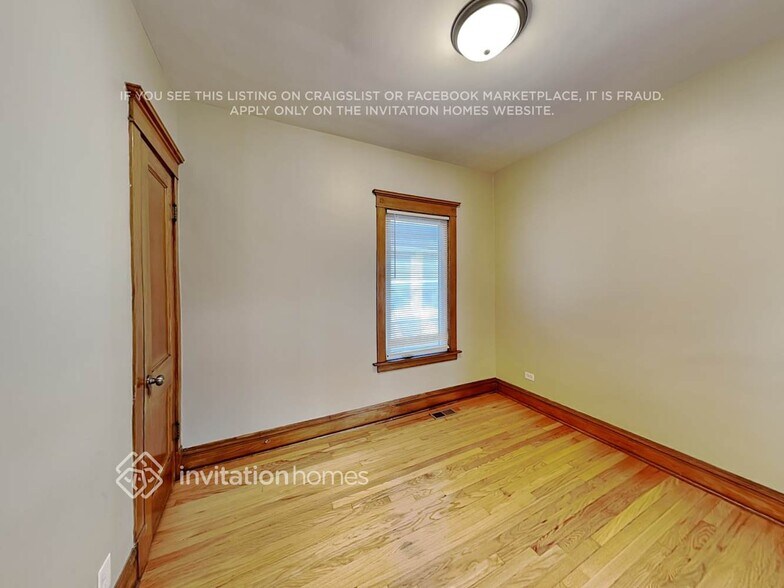 Building Photo - 2423 Wesley Ave