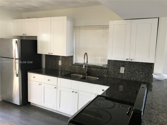 Building Photo - 2444 SW 58th Manor