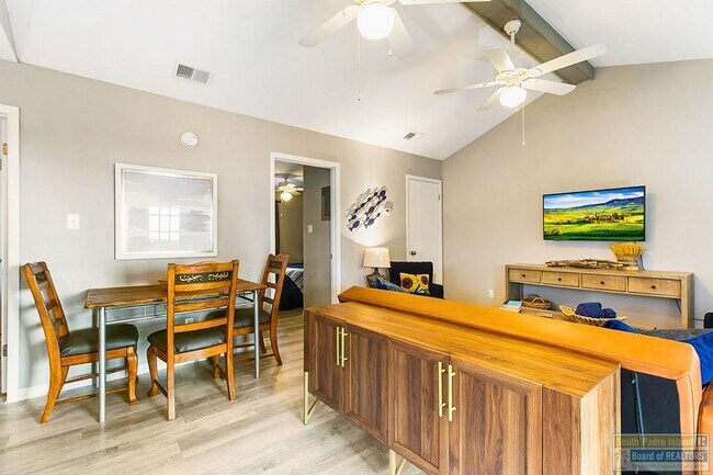 Building Photo - 113 W Sunny Isle Dr