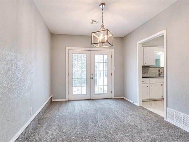 Building Photo - 305 Woodside Dr