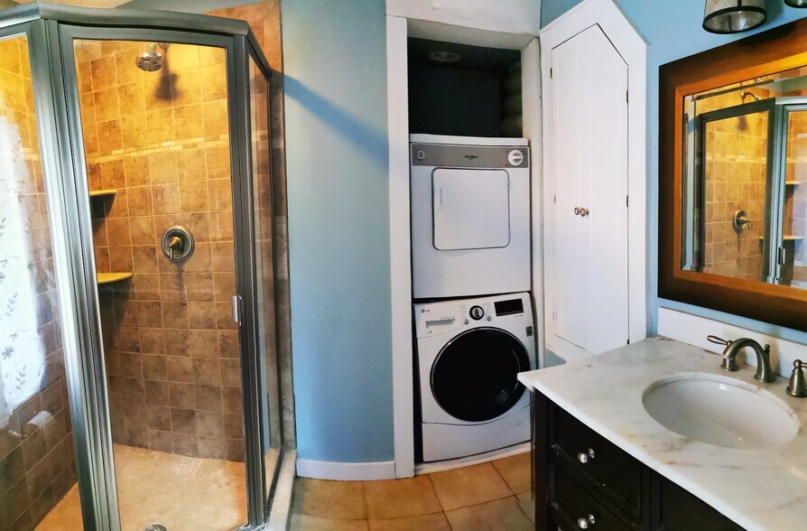 Building Photo - 4 Woodbine Ln