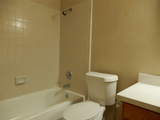 Building Photo - 9797 Leawood Blvd