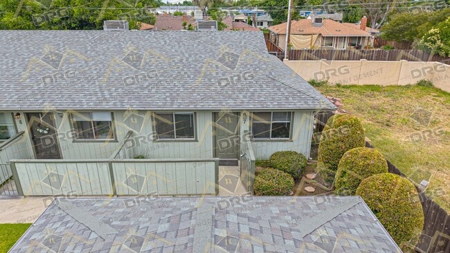 Building Photo - 1229 W Roseburg Ave