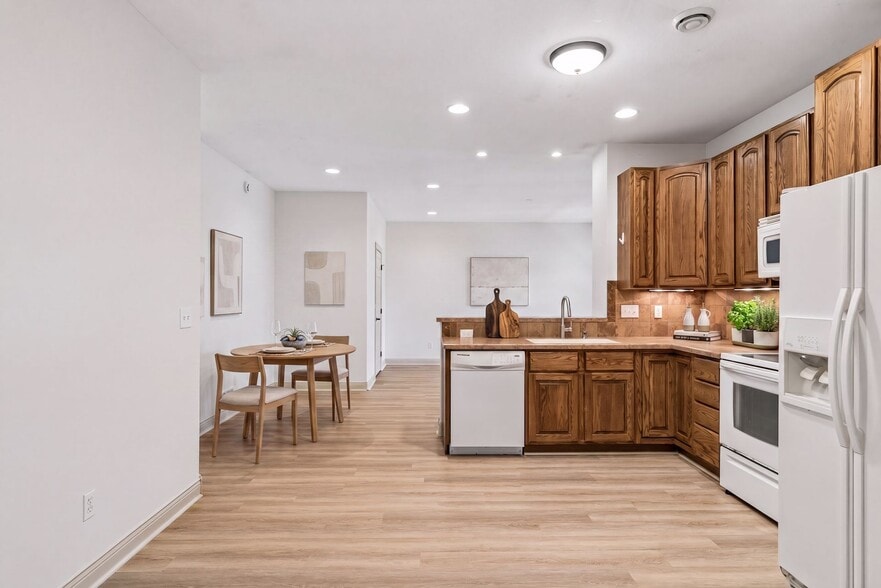 Virtual Staging - 8844 Pascal Ave