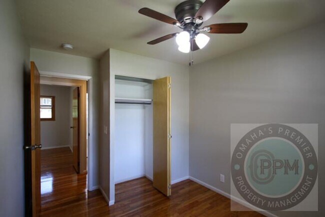 Building Photo - Discover this well-maintained 3-bedroom, 2-bath home in Omaha, NE