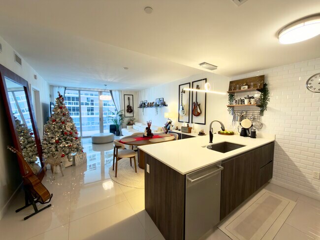 Building Photo - 488 NE 18th St