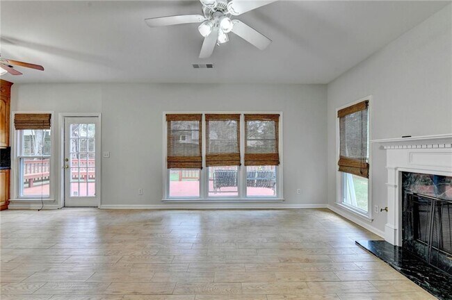Building Photo - 2835 Crestmont Ct