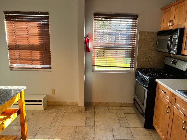 Building Photo - 72 Clark Ct