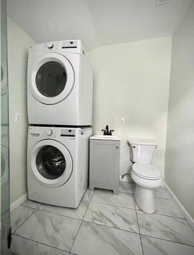 Building Photo - 7949 Clearfield Ave