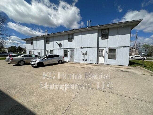 Building Photo - 808 SW Meadowridge Dr