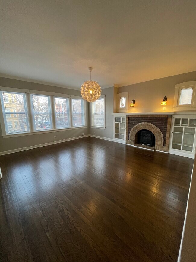 Primary Photo - 3547 W Dickens Ave
