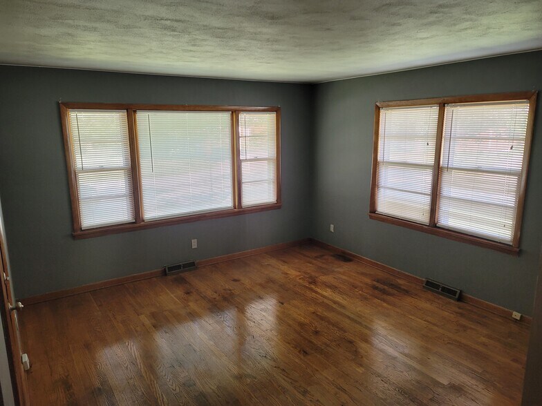 Living room - 1127 Aebersold Dr