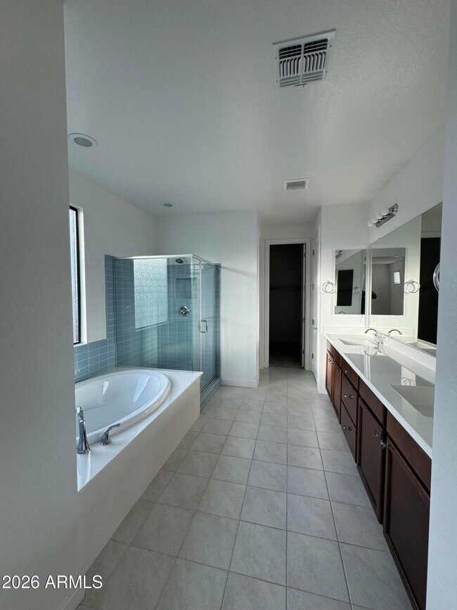 Building Photo - 821 E Monte Wy