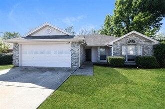 Building Photo - 914 Pierce Arrow Dr