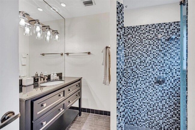 Building Photo - 1643 Seabreeze Blvd