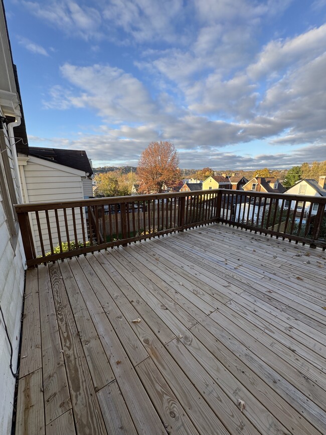 Deck - 925 Walnut St.