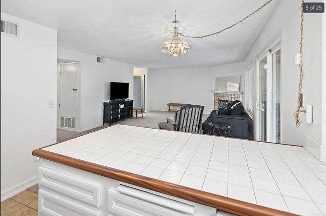 Building Photo - 1498 Gustavo St