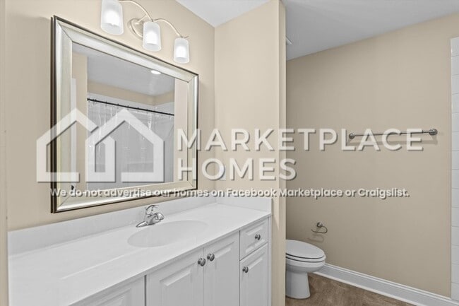 Building Photo - 712 Chatsworth Wy