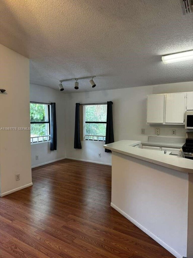 Building Photo - 9999 Summerbreeze Dr