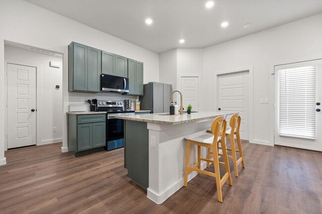 Building Photo - Furnished, Finished, and Ready for YOU!