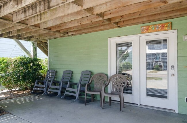 Building Photo - 741 Fort Fisher Blvd N