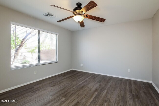Building Photo - 14821 N 129th Dr