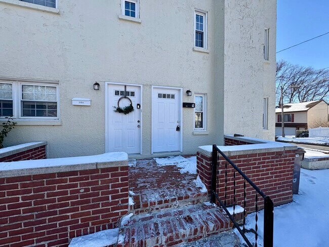 Building Photo - 418 N Ogle Ave