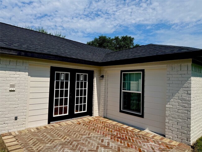 Building Photo - 15218 Falcon Ridge Dr