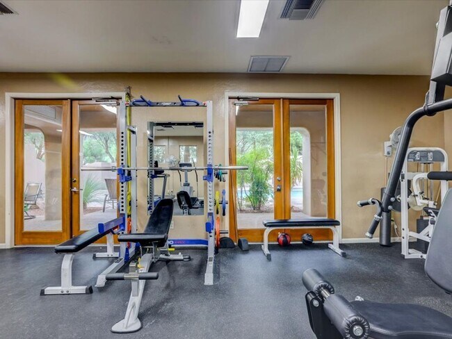 Building Photo - 3 Bedroom 2 Bathroom + Den   Gated Communi...