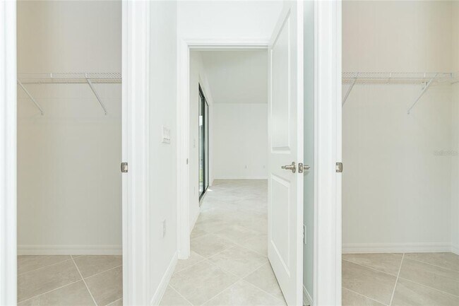 Building Photo - 1745 Saddlewood Cir