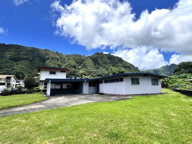 Building Photo - Peaceful Manoa - Spacious three bedroom, o...