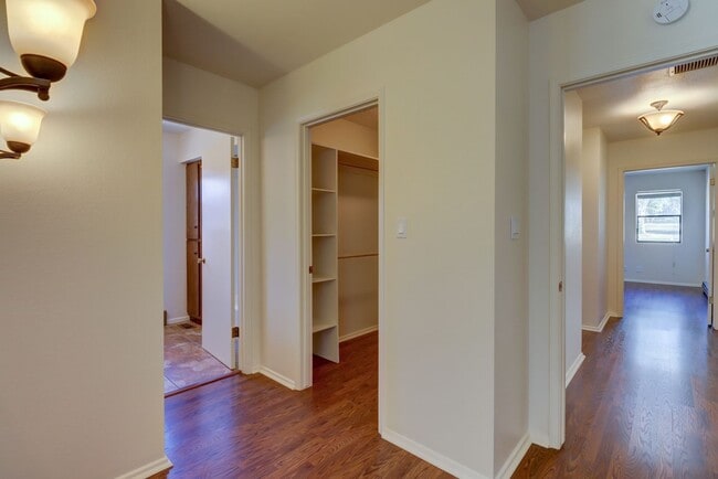 Building Photo - Home in Antelope Hills!