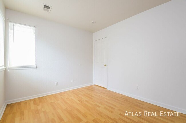 Building Photo - 862 S Uravan Ct